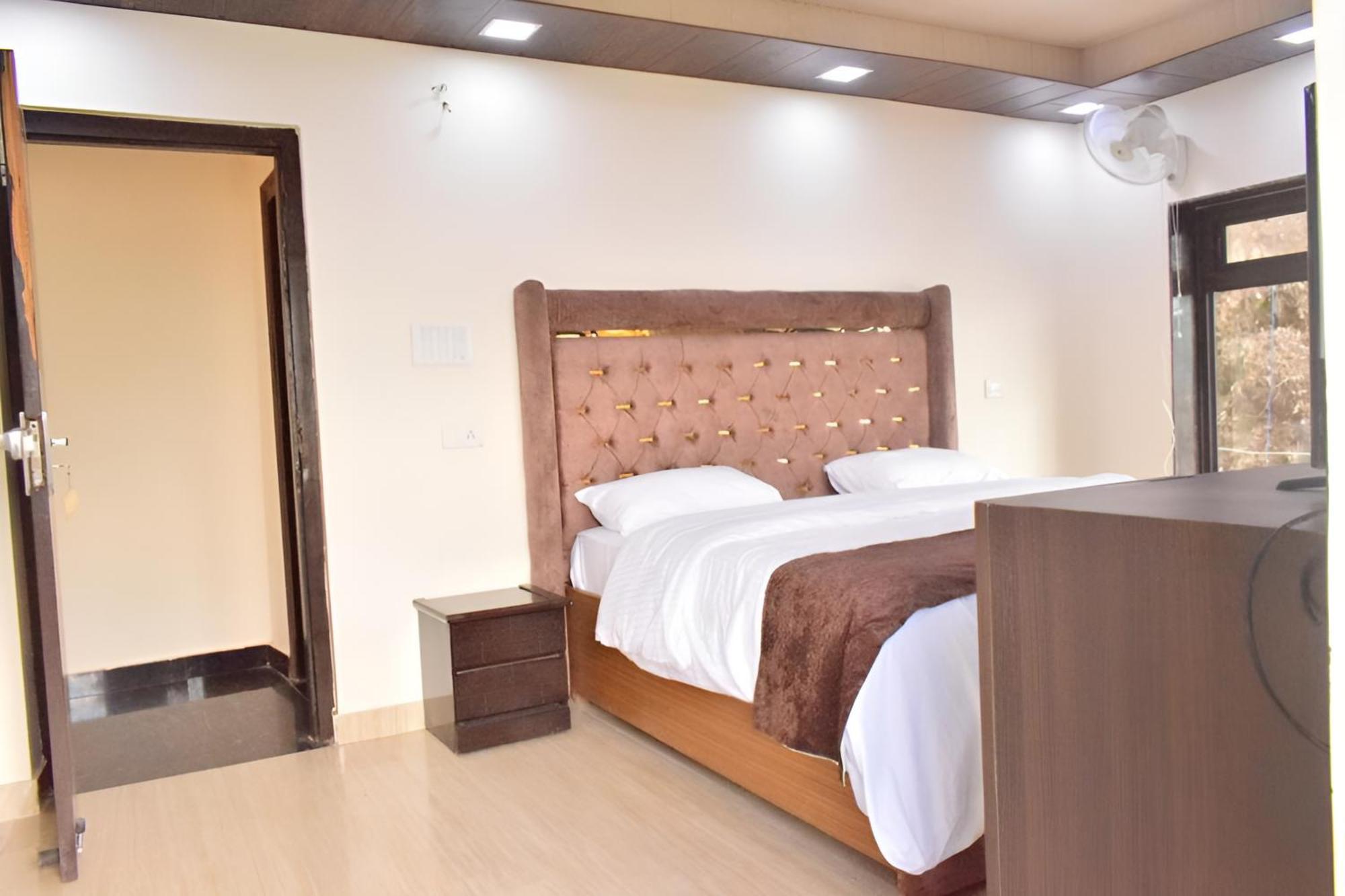 Rudhraksh Villa 4Br- Perfect Vacay Villa Масурі Екстер'єр фото